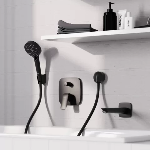 Pipa cada Hansgrohe Logis negru mat 19.5 cm