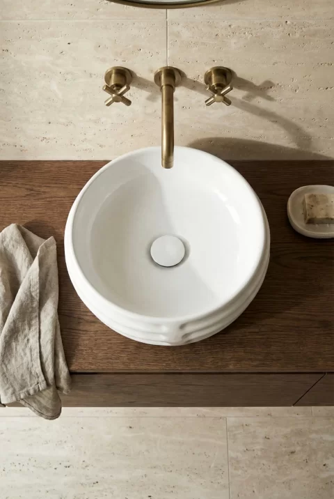 Lavoar ceramic rotund – alb lucios, exterior reliefat modern